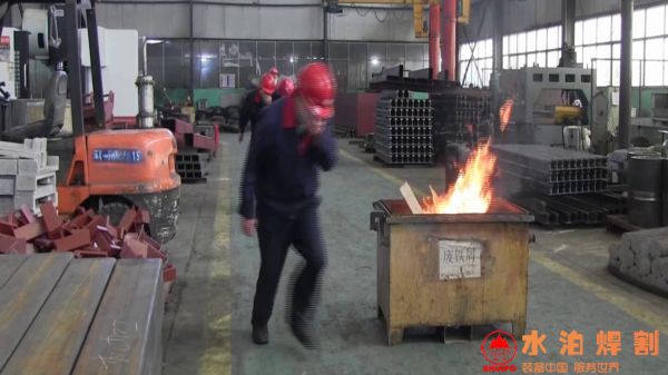 火警警鈴發(fā)出，拉響滅火救援演練序幕