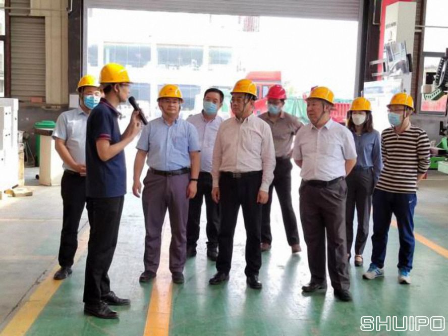 山東省科學院激光研究所所長賈中青、山東省機械設計研究院院長林江海帶領激光、高端裝備領域專家一行9人到水泊焊割實地調研 (已調整大小)